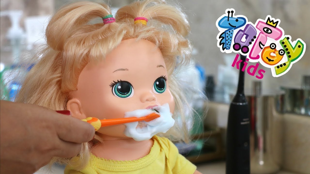 La Muñeca Baby Alive Sara comiendo muchas Golosinas🍬🍭🍫y cepillando sus  Dientecitos!!! Totoykids - YouTube