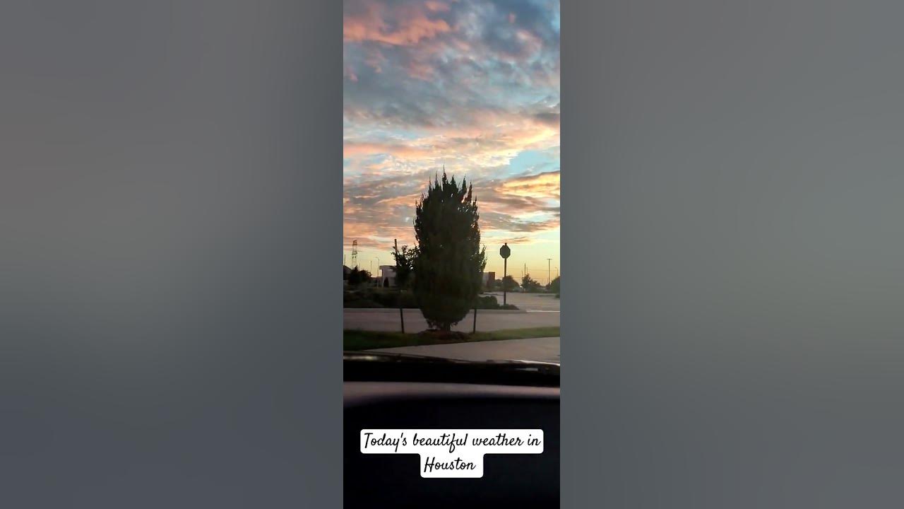 Today's beautiful weather in Houston ✨.   #houston #beautiful #beautifulweather #clouds #sunset
