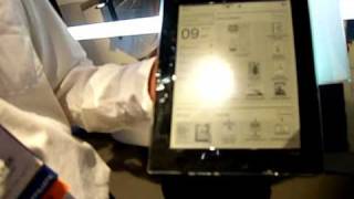 CES 2010: QUE, the All-Business eReader - GottaBeMobile