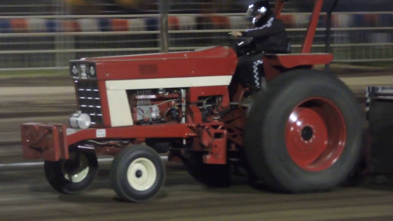 International 966 Pulling Tractor 10,200 lb. Super Field Tractors