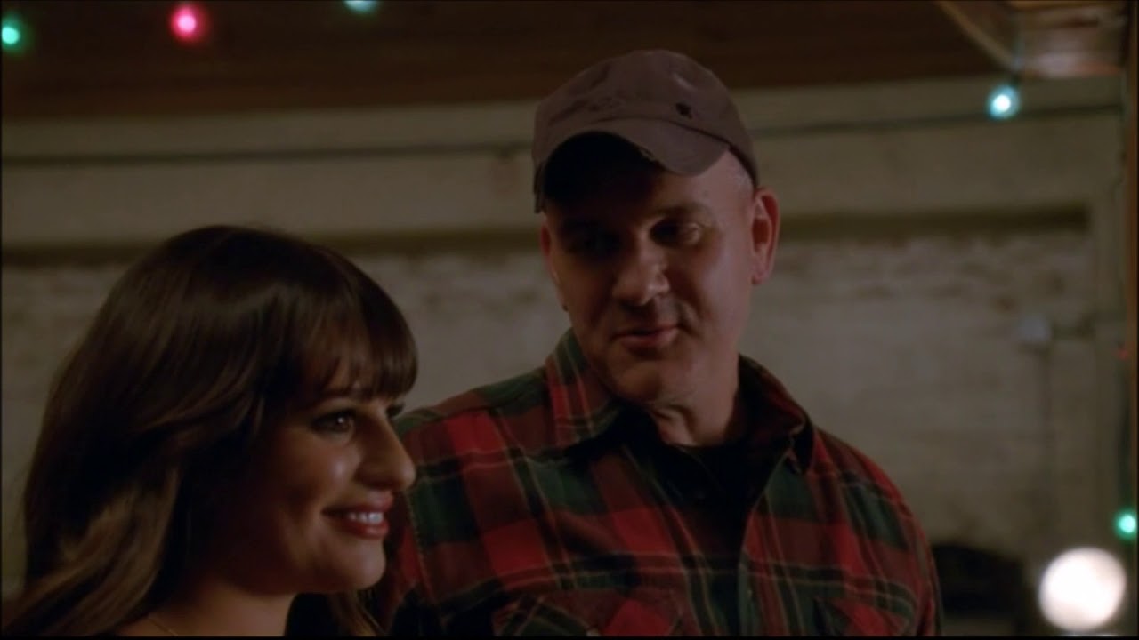 Glee - Burt Surprises Kurt In New York At Christmas 4x10
