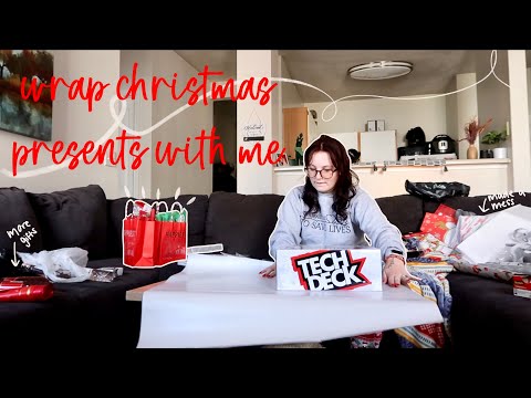 WRAP CHRISTMAS PRESENTS WITH ME | wrapping presents for my friends & family