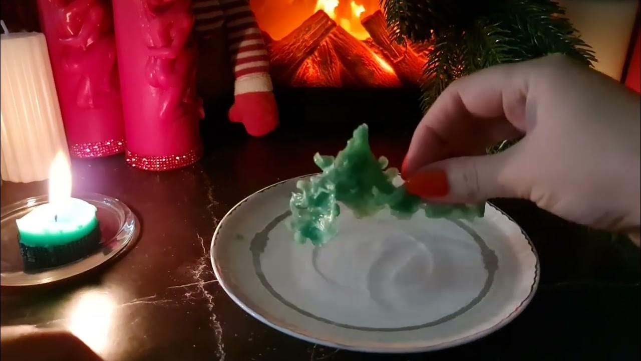 Гадание встреча состоится. Гадания на суженого. Девушки гадают. Расклад на встречу любви. Гадалка гадает.