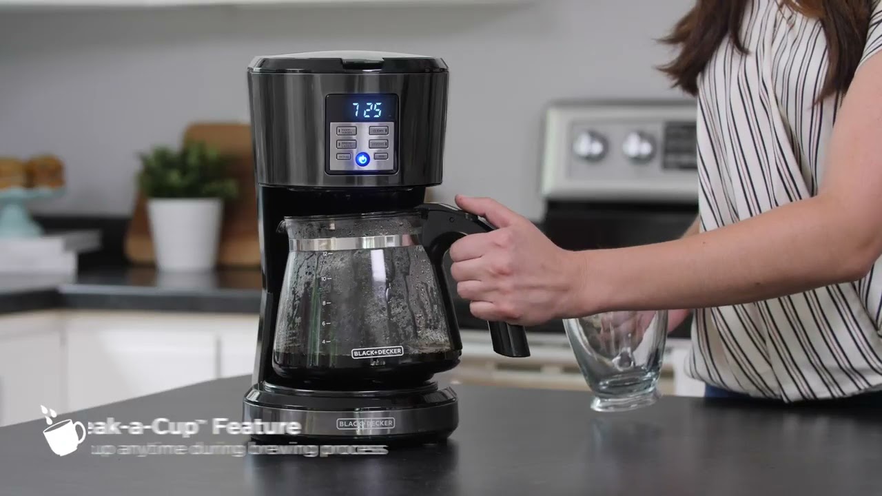Cafetera Black Decker 12 Tazas Programable Digital con Jarra de Vidrio  Negra | ClickHome.ec