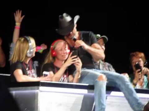 Tim McGraw - "Where The Green Grass Grows" - Albuquerque, NM 6/19/15