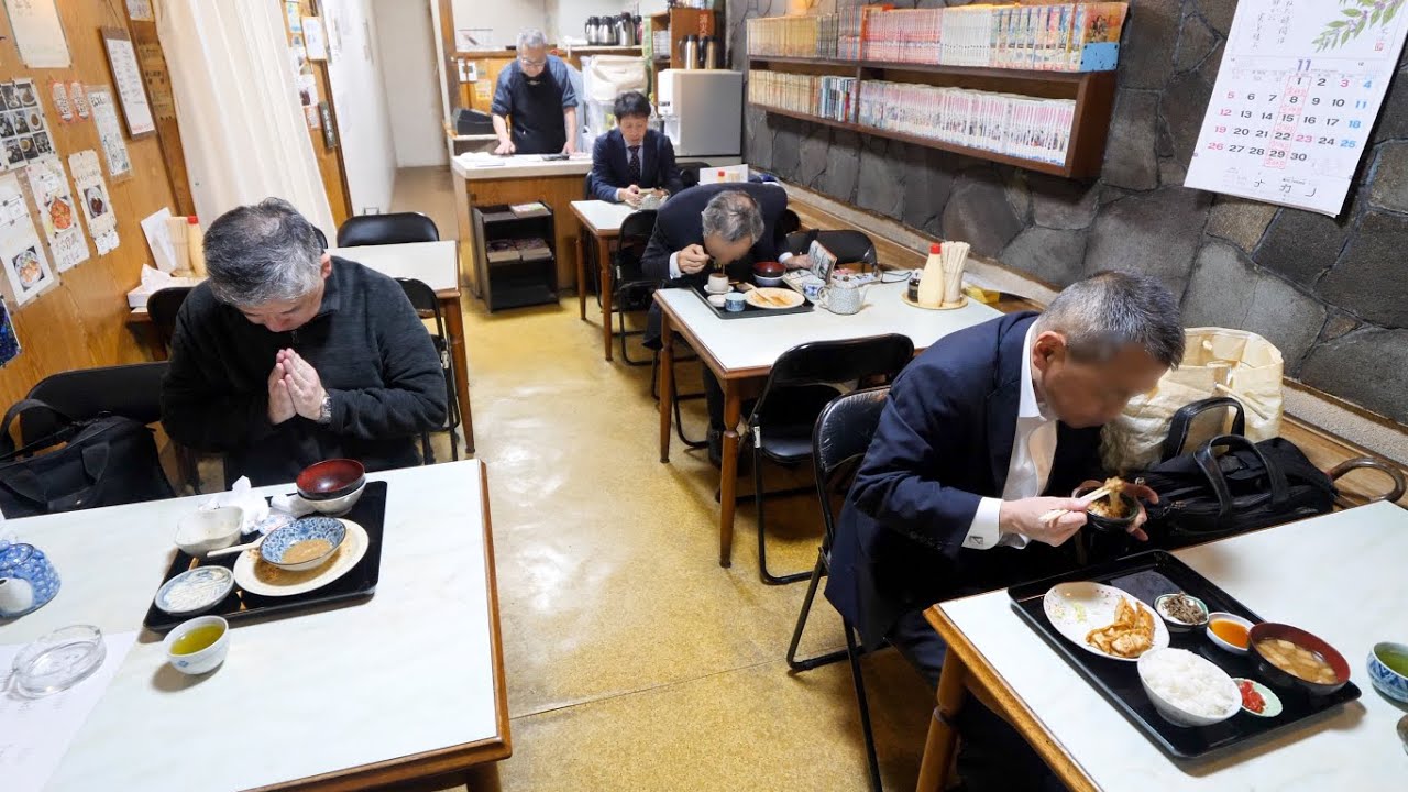 ８９０円の働く男メシ定食が爆売れするマンガ盛り100年食堂！丨Japanese Good Old Diner