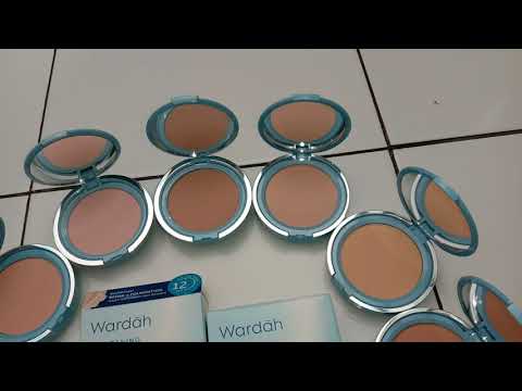 Review dan tes ketahanan bedak terbaru wardah yaitu wardah powder foundation shade 01 light beige.
B. 