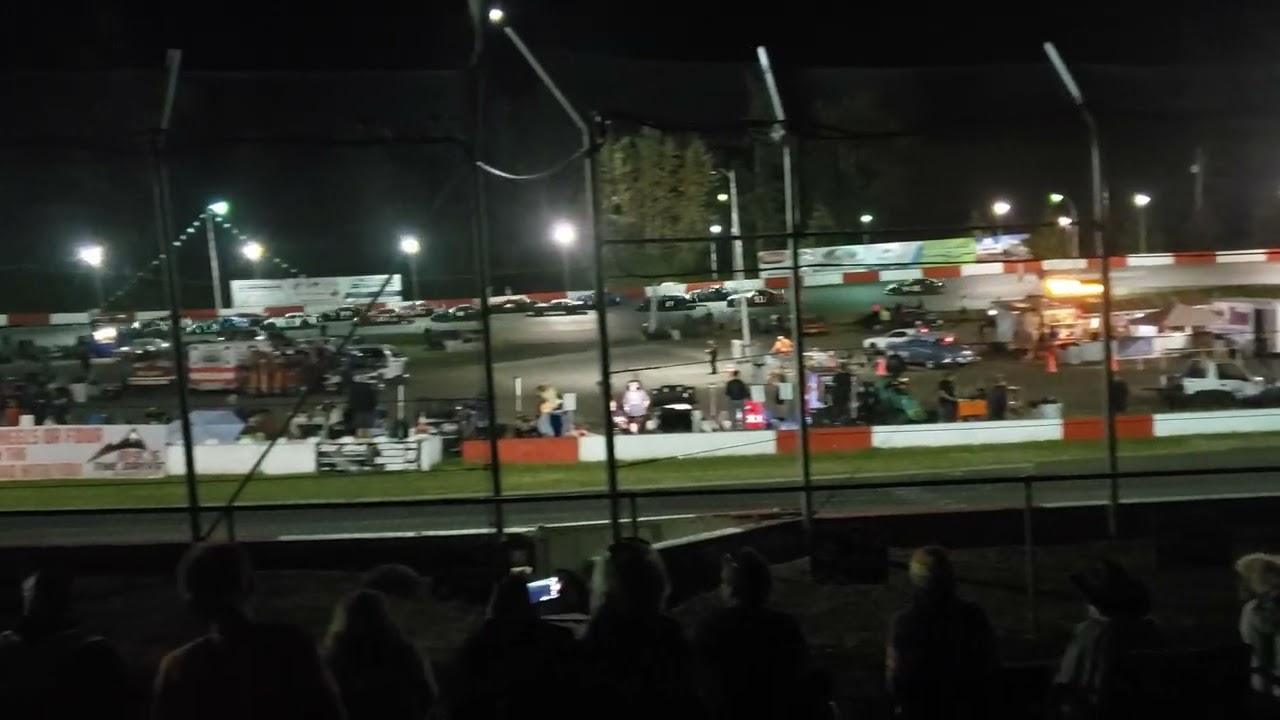 Agassiz Speedway 🇨🇦 Spirit of 76 125 lap Late Model race Saturday August 13th 2022. Just the start.