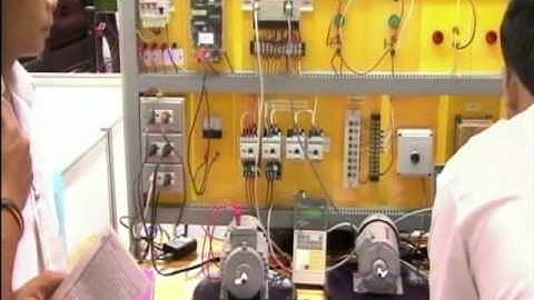 ชุดทดลองการควบคุมมอเตอร์ 3 เฟตด้วยPLC