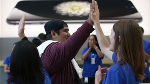 Apple to Join Dow Jones, Replaces AT&T