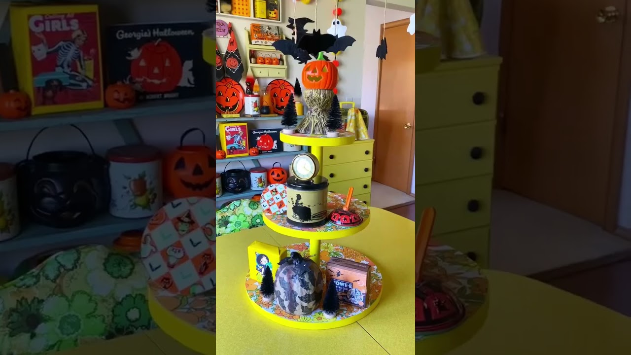 Halloween home tour with spooky vintage flea market decor 🎃