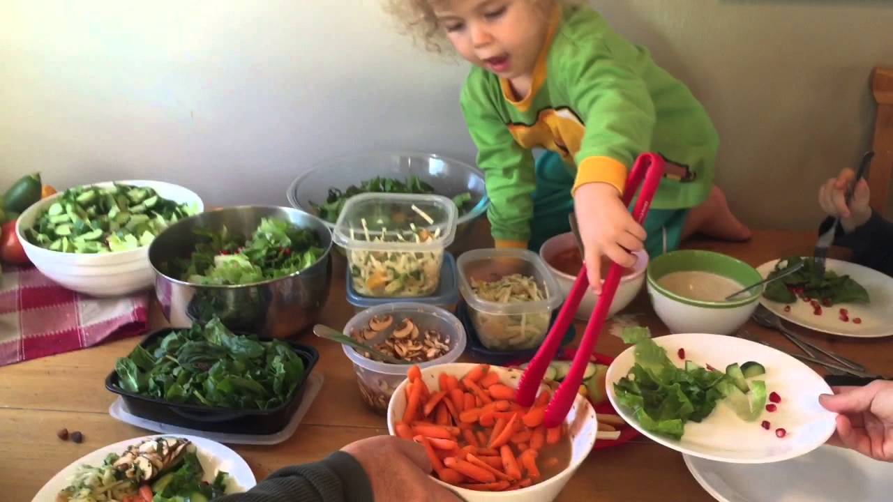 VLOG: My little Raw Vegan Thanksgiving just fun with family - YouTube