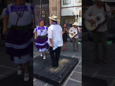 Caminata Huasteca en Plaza Santo Domingo.