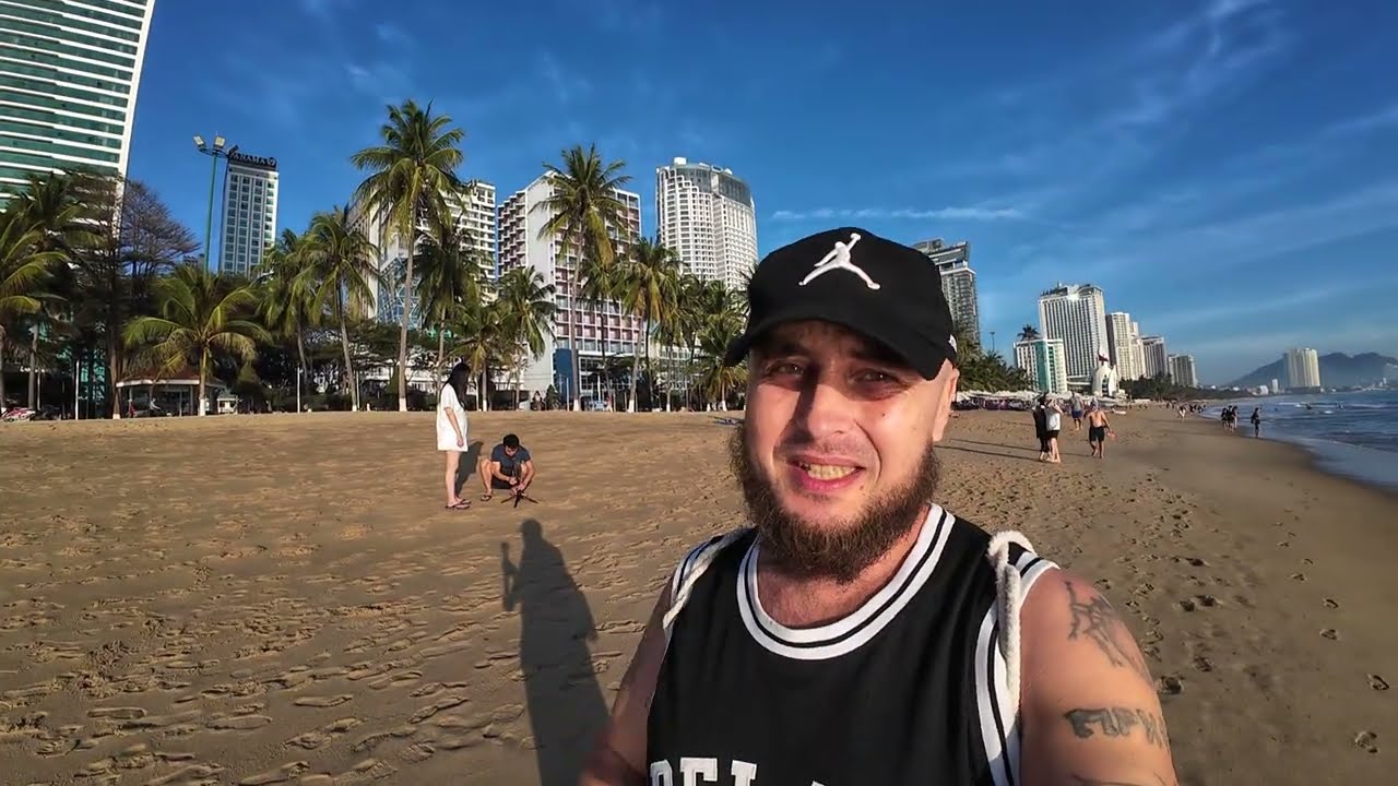 Все занимаются спортом! Утренний Вьетнам, Нячанг. 