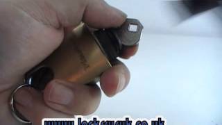 master medium shrouded padlock