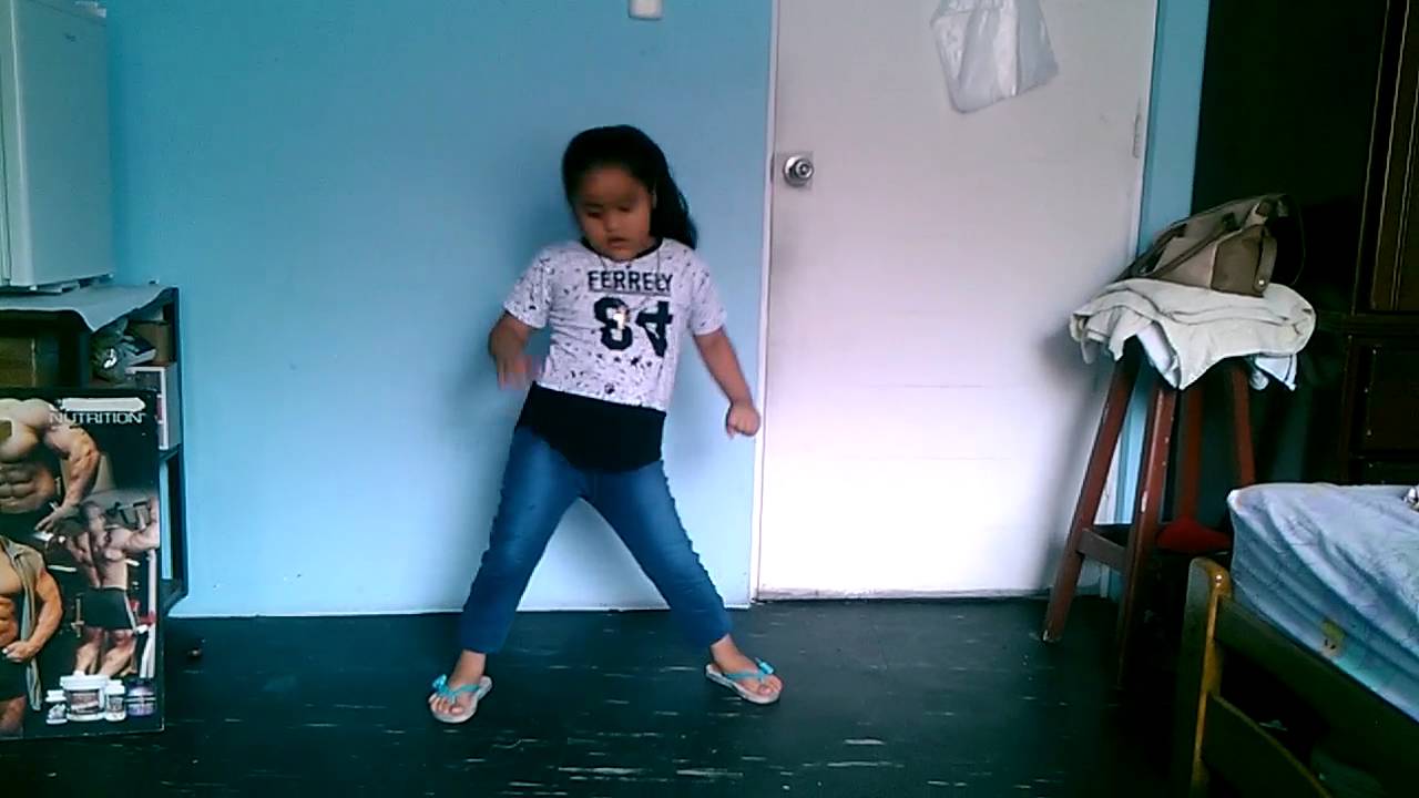 Daira Niña De 4 Años Bailando Toto Youtube