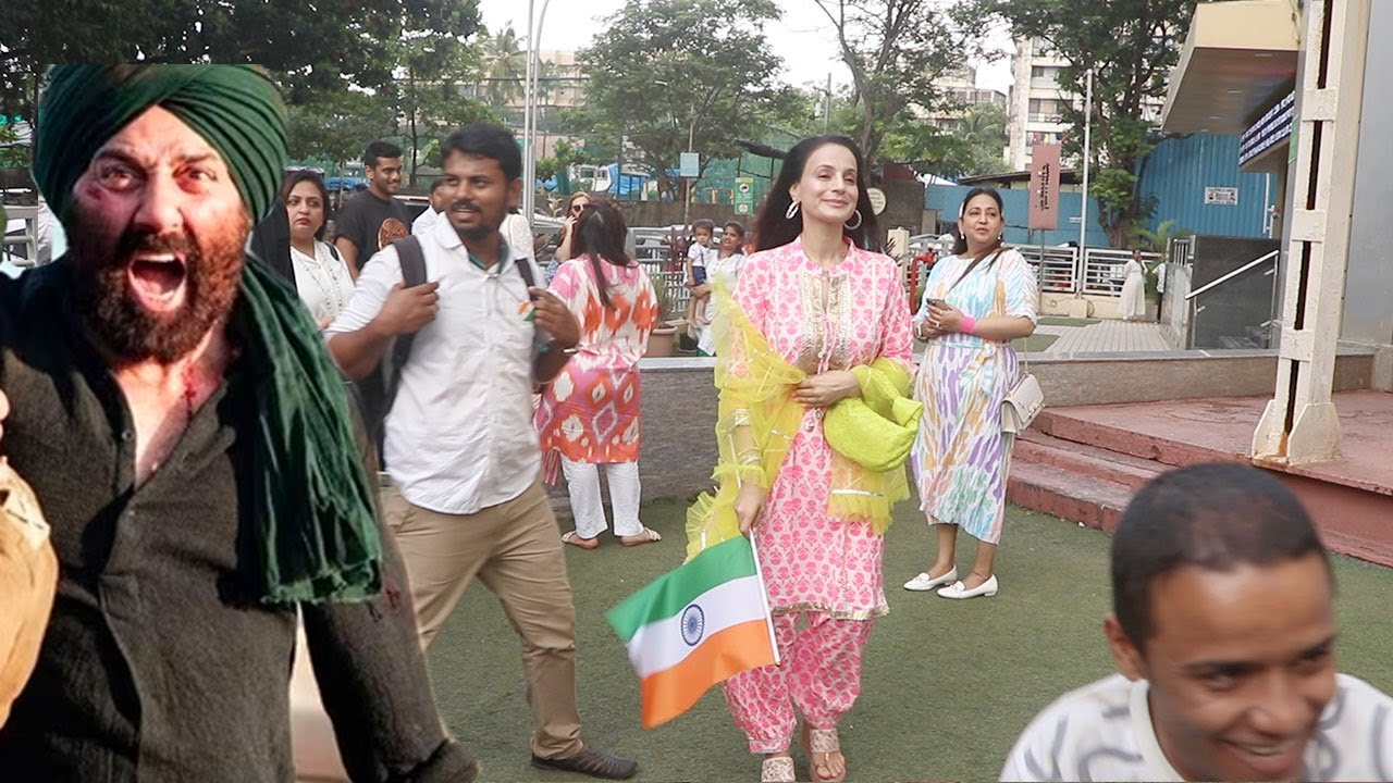 Sunny Deol s Gadar Heroine Independence Celebration With Theatre sunny-deol-s-gadar-heroine-independence-celebration-with-theatre