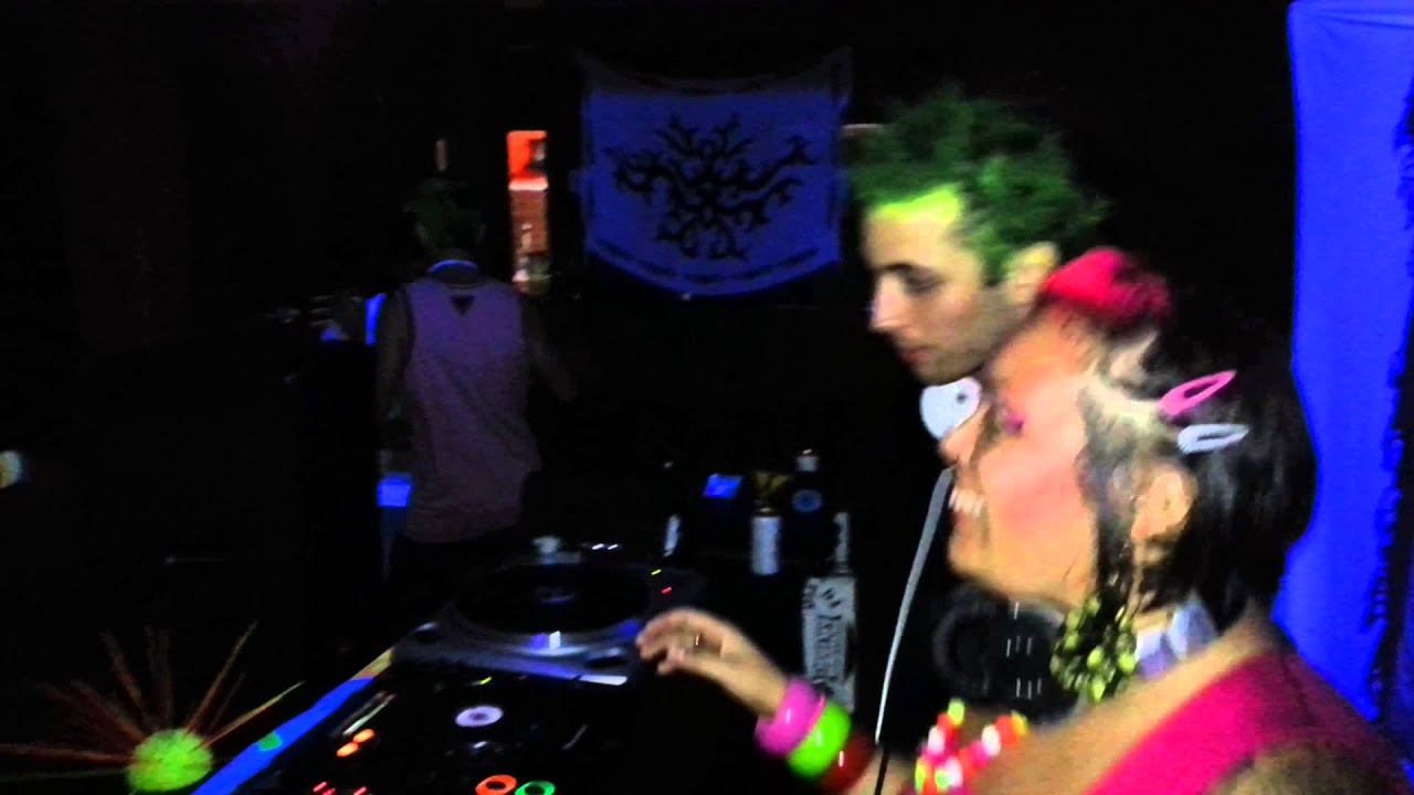 71 LIVE @ MEGA UPM 2012 - YouTube