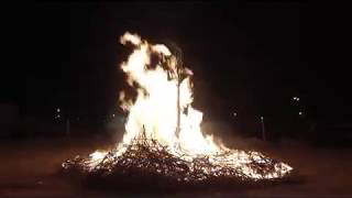 Como en las mejores épocas, una enorme fogata cerró San Juan Bautista