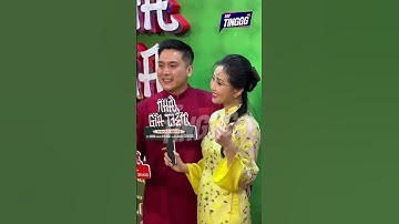 Vợ chồng Mc Liêu Hà Trinh xúng xính áo dài cực tình đến dự sự kiện ra mắt phim.