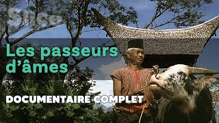 Le fascinant rite funéraire des Toraja | SLICE