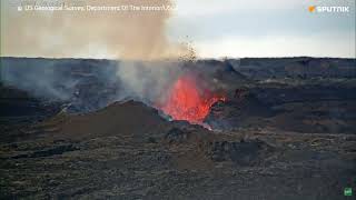 ハワイ・マウナロア火山、38年ぶり噴火　高速道路封鎖のおそれも