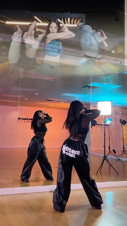 MEOVV - HANDS UP mirrored dance tutorial by Secciya (FDS) Vancouver
