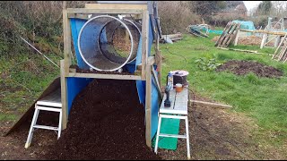 Sieving four years old woodchip with the Compost sifter Trommel and dressing beds.