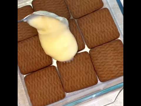 Когда нет времени, но хочется вкусного к чаю.. Торт из шоколадного печенья и заварного крема