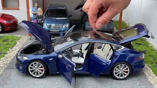 1:18 Tesla Model S P100D, deep blue - Tesla dealer [Unboxing]