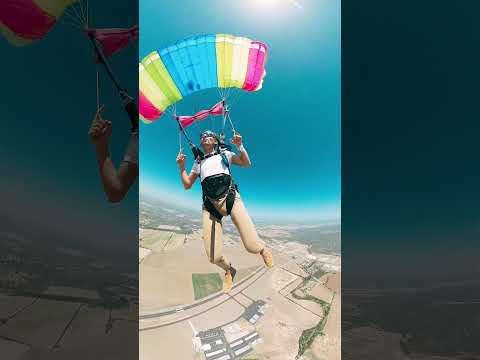 الرجل لا يترك قبعته أبد ا  