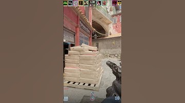 WHAT IS THIS BUG? VALVE?! 4K  #cs2 #cs2bugs #cs2clips