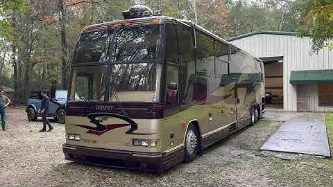 1999 Prevost Vantare H3-45 VIP Premium Touring Coach Exterior Walk-Around