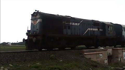 Porbandar-Howrah S.F. express with tremendous blasting chugging of VaTvA WDM 3A 18627 at JAM outers.