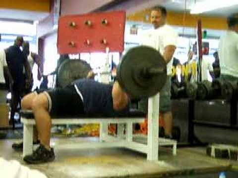 Jeremy Hoornstra bench Press 260lbs for 40 reps