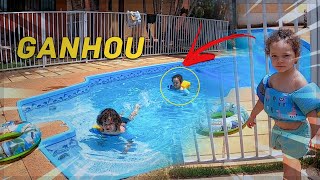 COMPETIÇÃO DE NATAÇÃO DAS CRIANÇAS NA PISCINA  QUEM GANHOU