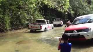 Stuck in river- Konkoi Jelebu Jan 2013