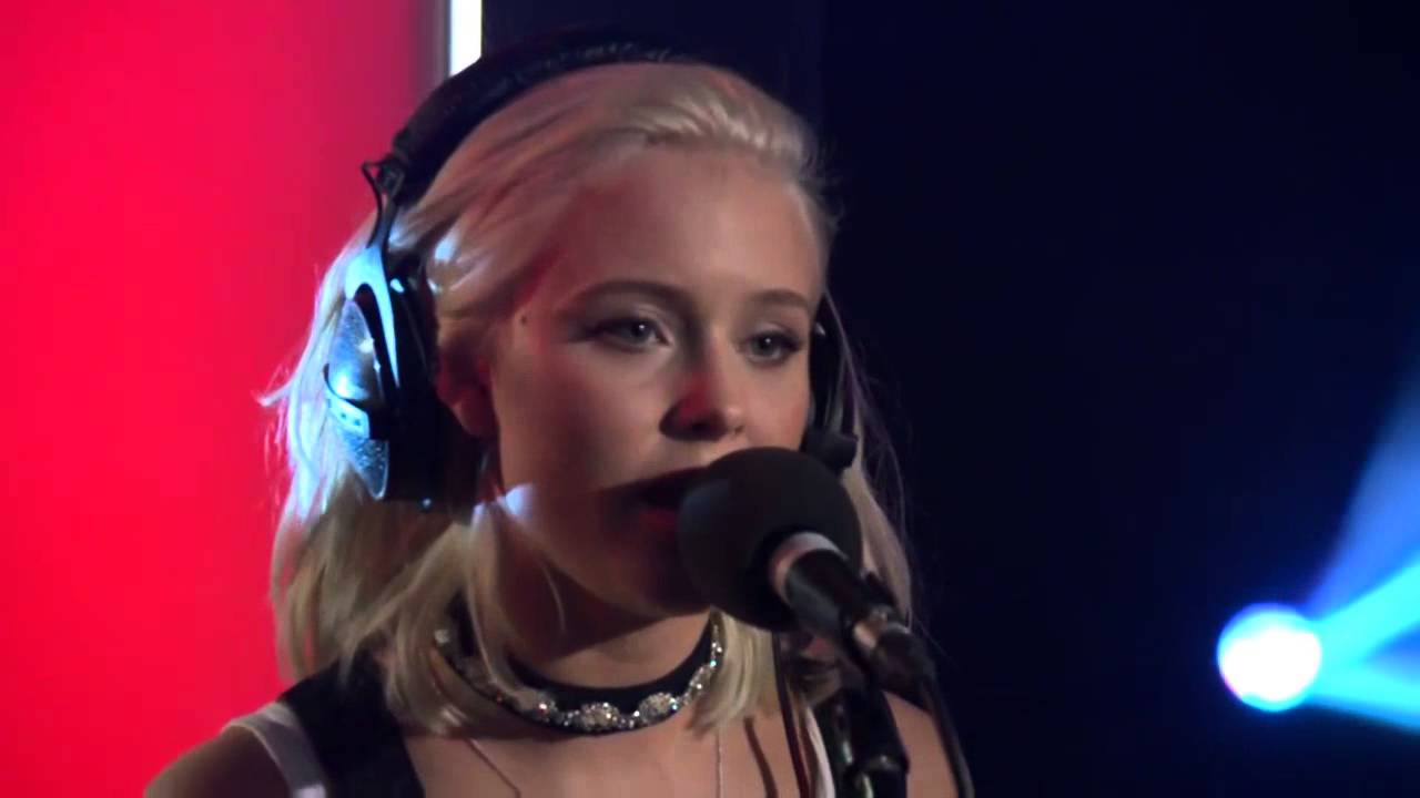 Zara Larsson - BBC Radio 1 Live Lounge - YouTube