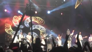 Nile Rodgers & Chic / Sister Sledge - We Are The Family (live @ Glastonbury Festival 2013)