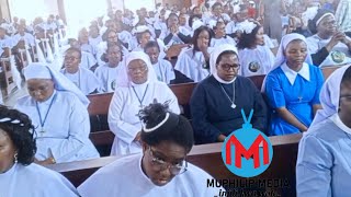 KARIBU KWANGU EE MWOKOZI UWE NAMI NYIMBO ZA EKARISTI TAKATIFU.