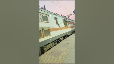 Jan Shatabdi express Enter In Aurangabad with Electric Locomotive WAP7