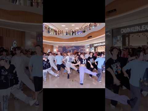 Kpop in public ILLIT ‘It’s Me’