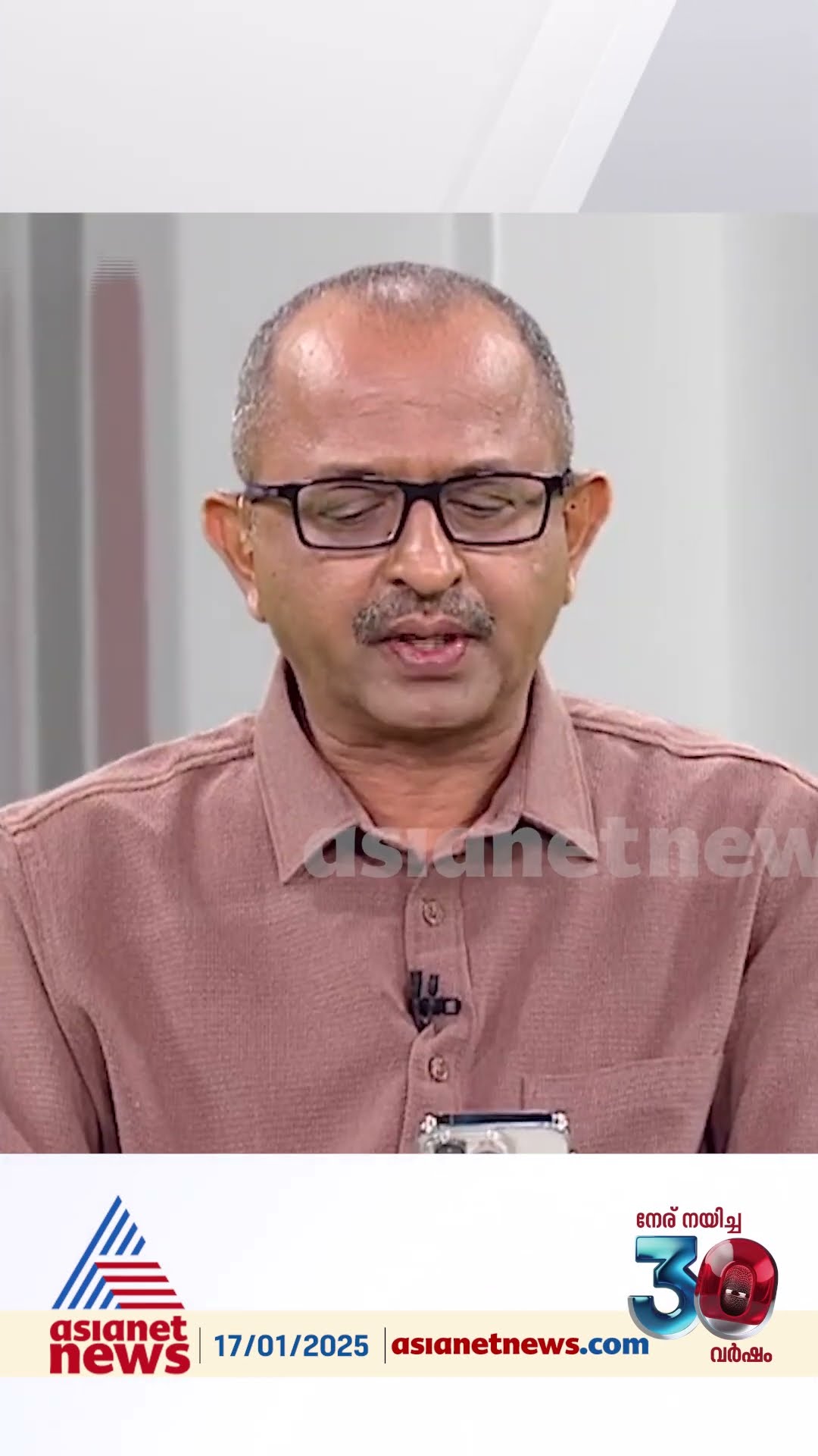 മദ്യത്തെക്കുറിച്ചുള്ള എൽഡിഎഫിന്റെ തെരഞ്ഞെടുപ്പ് വാഗ്ദാനം വായിച്ച് വിനു വി ജോൺ