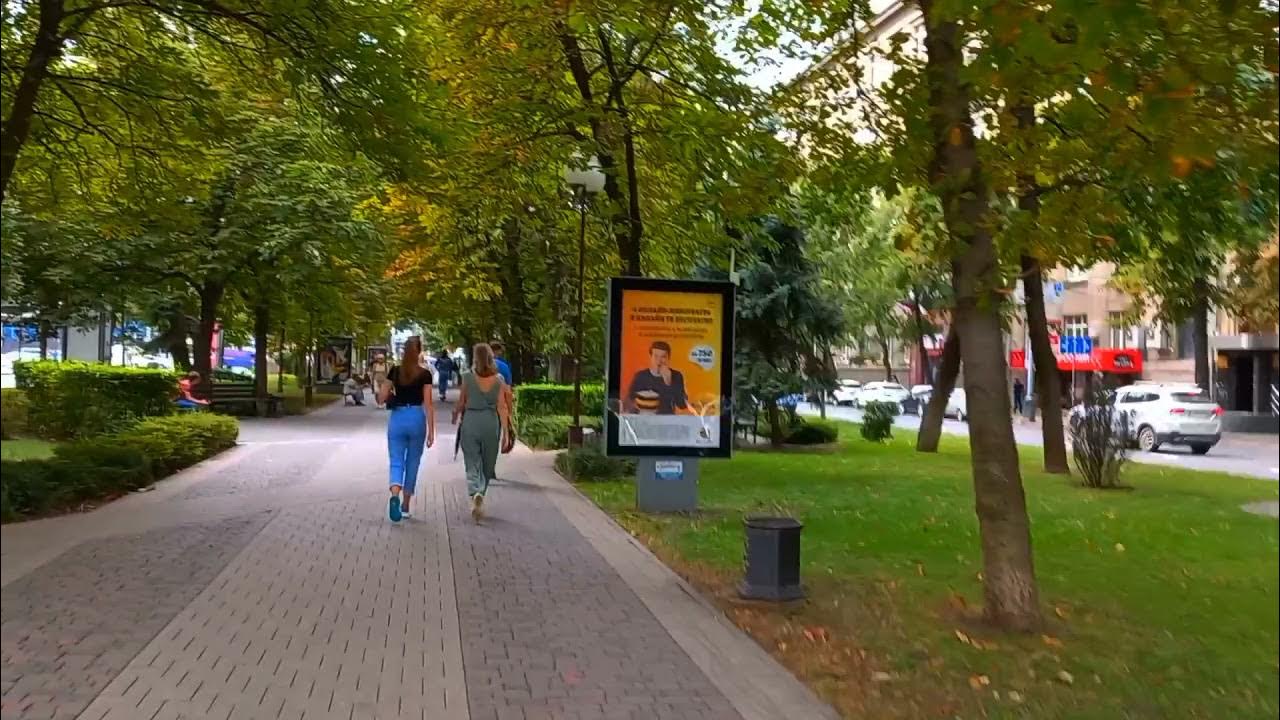 Самая короткая улица в краснодаре. Красная 28 Краснодар. Краснодар улица красная. Краснодар ул красная в субботу. Красная улица Краснодар с человеком на фоне.