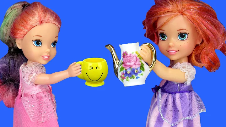 TEA PARTY ! Elsa and Anna toddlers visit Barbie & ...