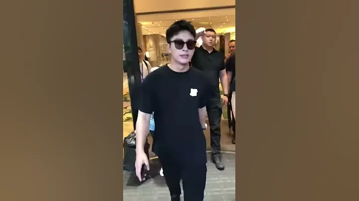贾乃亮好帅啊亲和力十足 Jia Nailiang is handsome and friendly. - DayDayNews