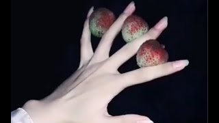 手是女人的第二张脸｜简单手指操教你养出“漫画手”除了这样的精致细节之外，在外出时也要给手涂上防晒，洗完手擦上护手霜