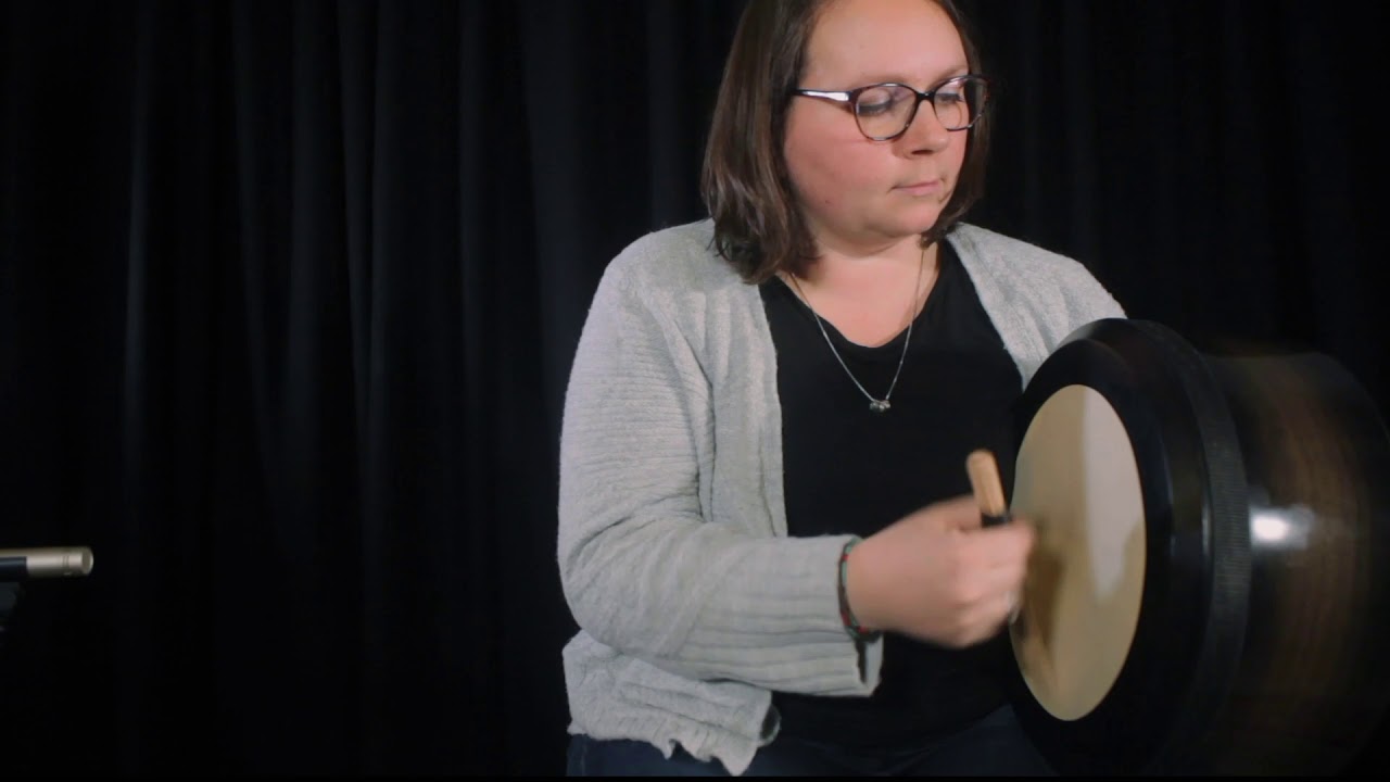 Hotrod style dowel tipper played on the bodhrán. YouTube