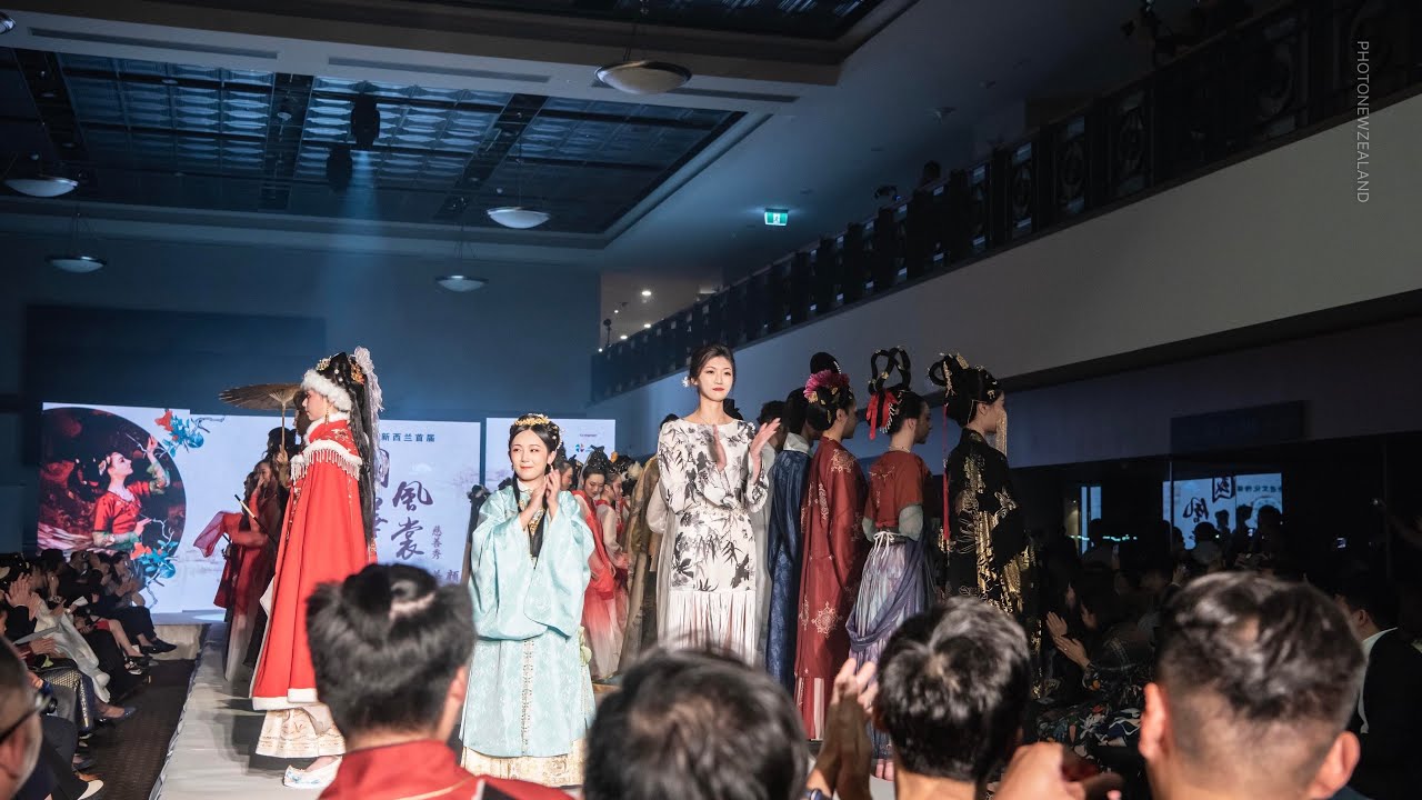 Highlight of '2021 Chinese Clothing and Etiquette Fashion Show ...