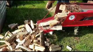 Houtklover New Holland hooipers, Allgaier A22Dangerous log splitter kinetisch Oldtimer